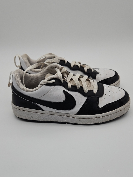 Nike Other - Nike Big Kids Black & White Low Sneakers sz 5.5Y Distressed, WELL WORN